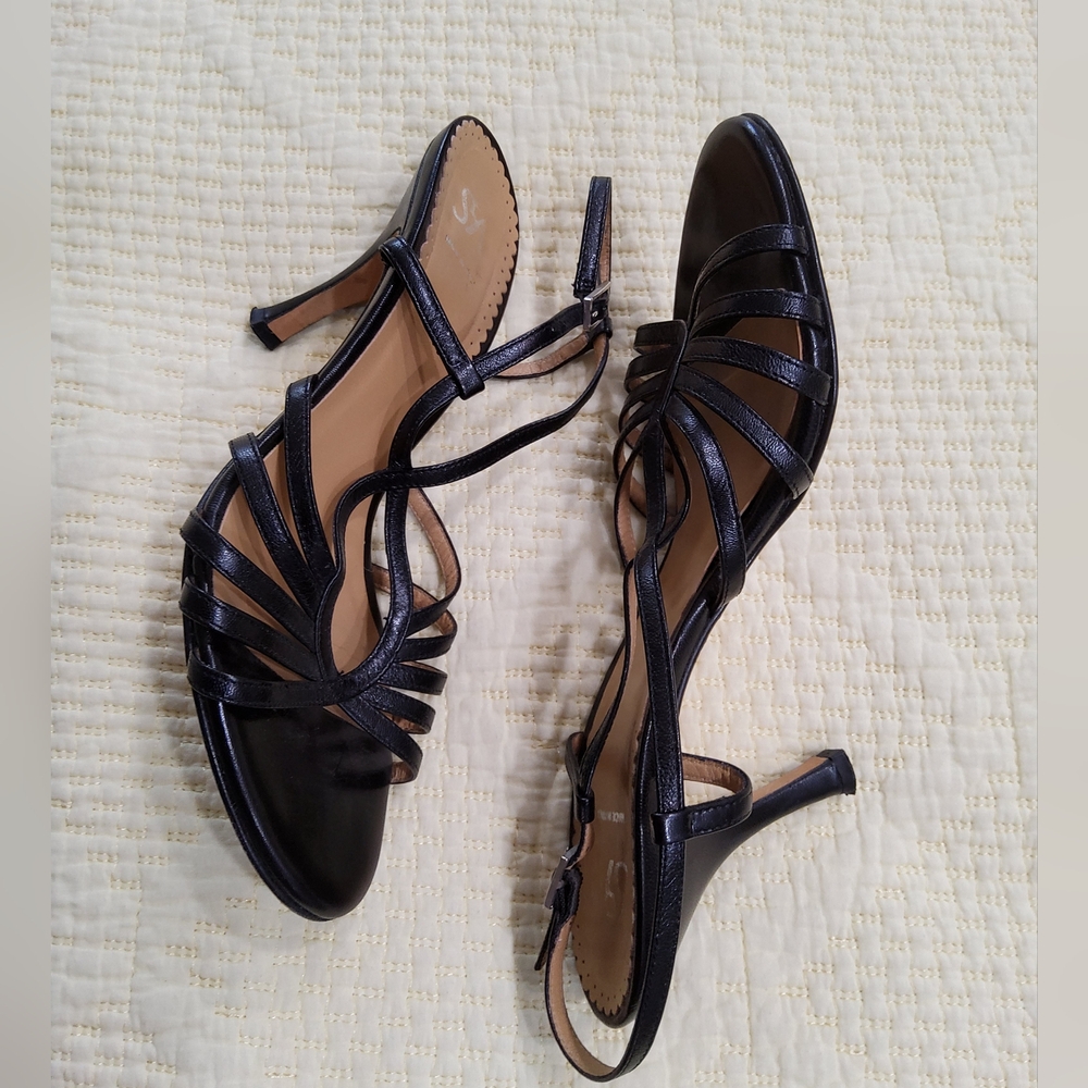 S5A  Black Strappy Heels Sandals Size 8,5
